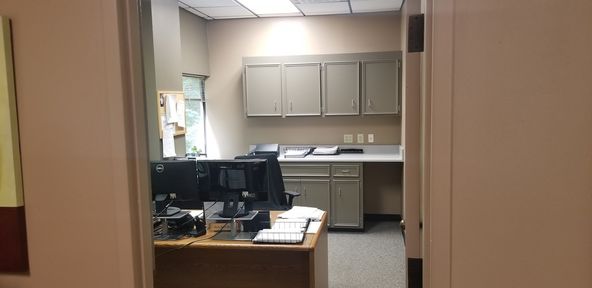 OWNER/INVESTOR OFFICE BUILDING/STRATEGIC LOCATION: 2725 Cantrell Rd, Little Rock, AR 72202